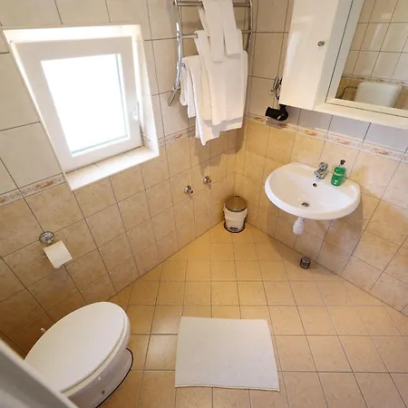 Apartment-josip شقة فير